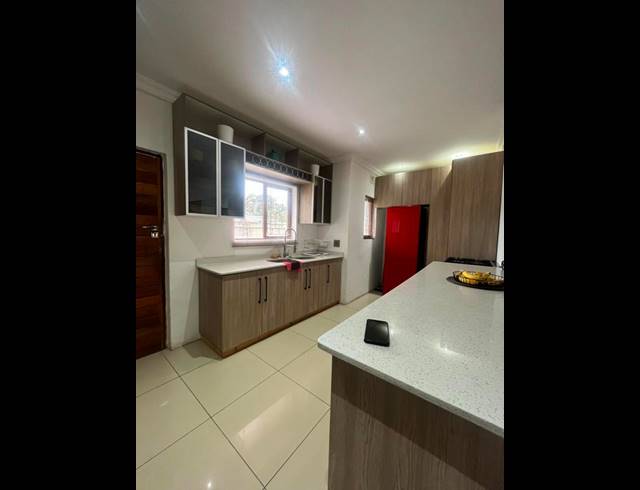 4 BEDROOM HOUSE FOR SALE IN OSLO BEACH